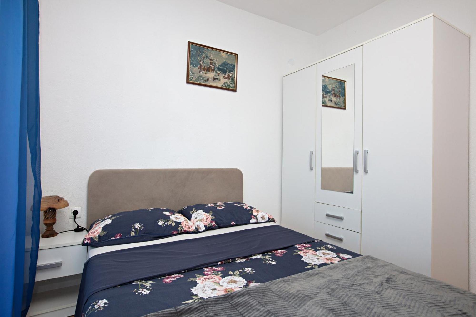 Apartments With A Parking Space Pirovac, Sibenik - 13263 Rum bild